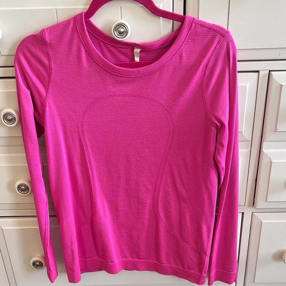 Lululemon Vibrant Pink Long Sleeve swiftly Tech Tee, great condition!